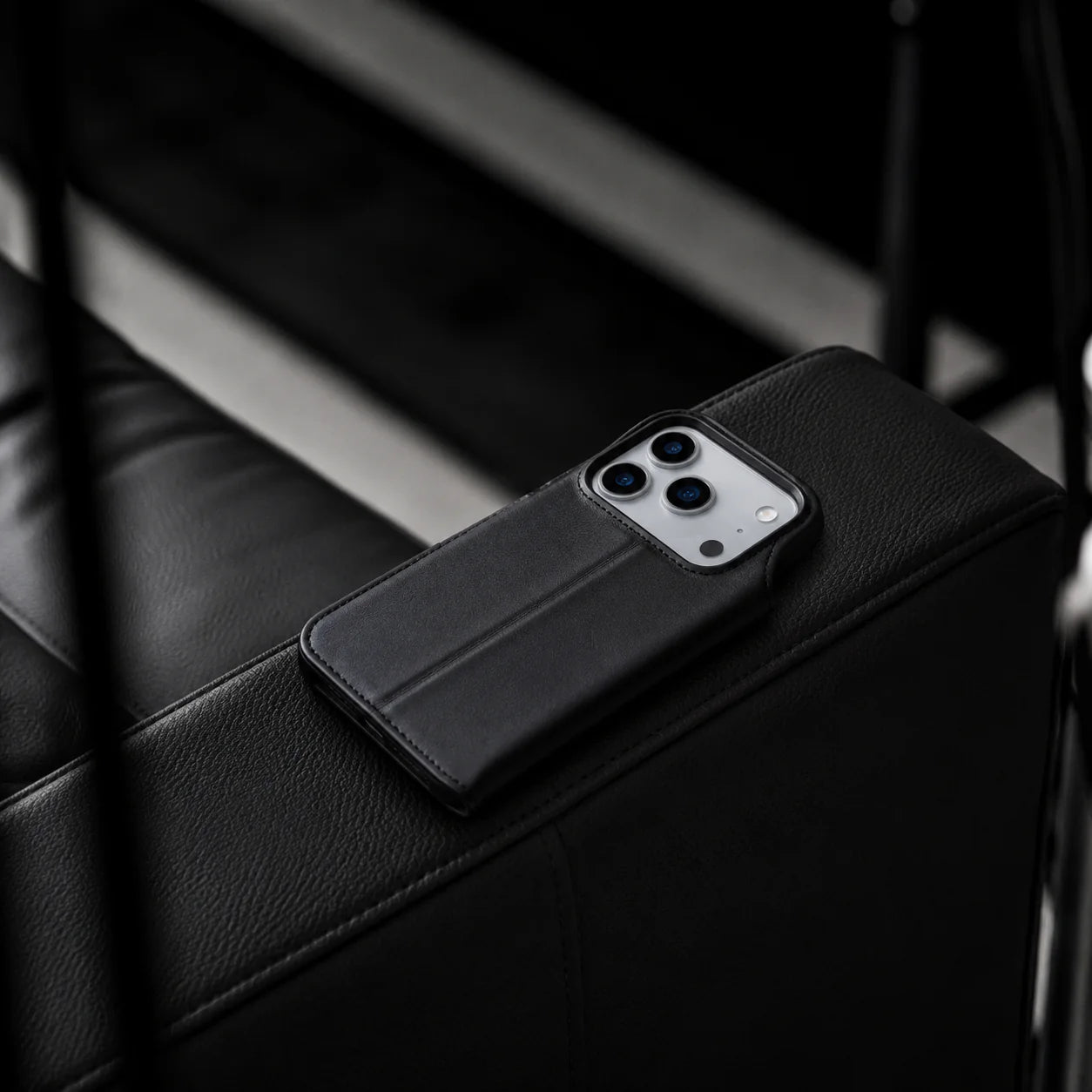 Elite Magic iPhone 17 Pro Leather Detachable Wallet Case